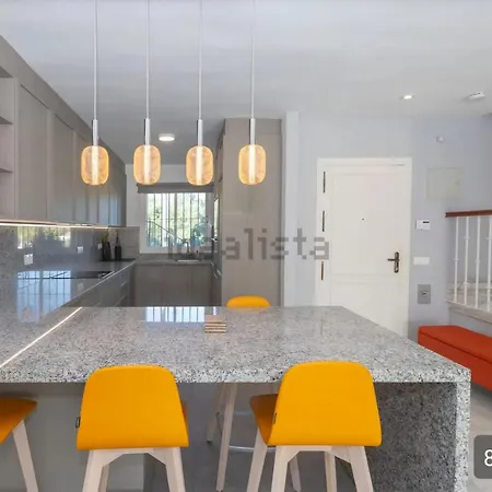 Holiday home 3-min Walk To , Pool , , 3br