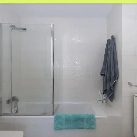 3-min Walk To , Pool , , 3br Feriehus *