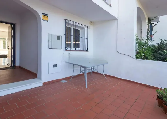 3-min Walk To , Pool , , 3br إِستيبونا