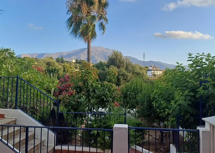 3-min Walk To , Pool , , 3br Casa vacanze Estepona