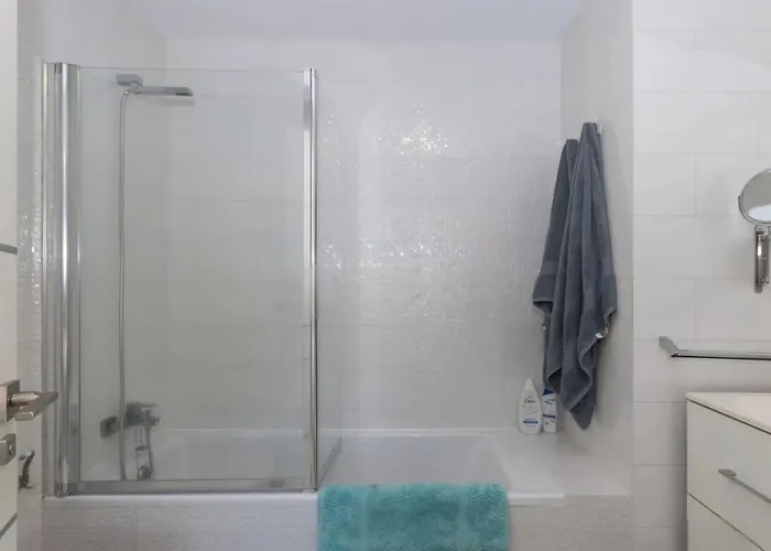 3-min Walk To , Pool , , 3br 펜션 *